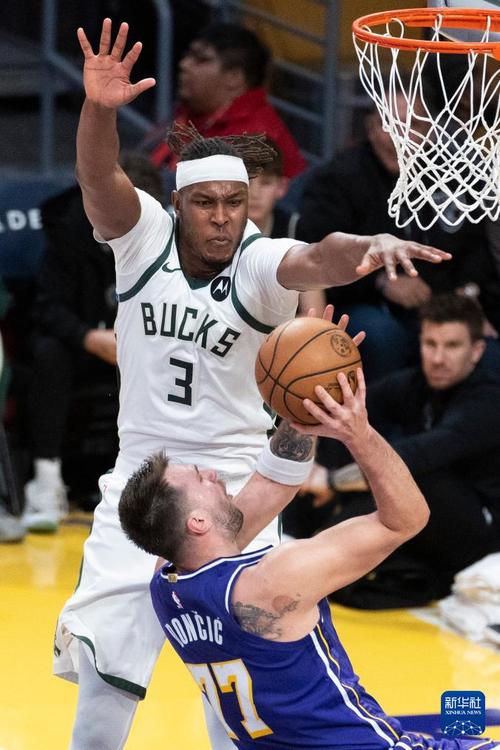 雄鹿裁托马斯湖人陷困境，底薪捡漏或成争冠转折奇招