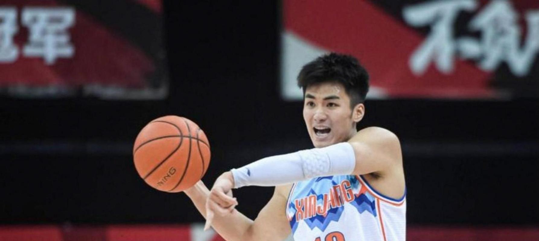 山东男篮锻炼于德豪都未能阻止新疆队惨败，邱彪面对老东家太狠了