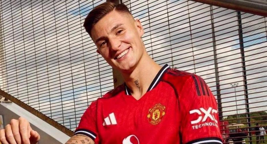 点赞！詹俊探望患病利物浦球迷：只要都保持健康，好日子就在前面