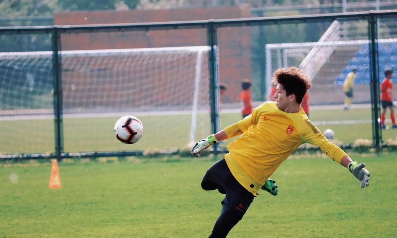 记者：济南创建国内第六个大区青训中心，将与鲁能足校互相支持