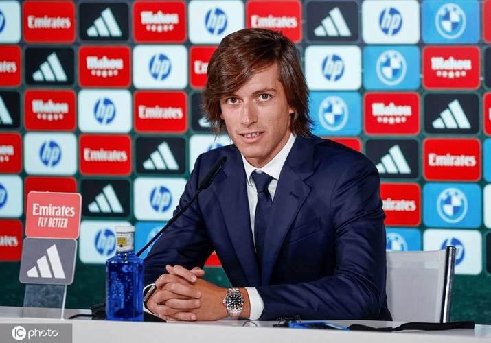 马卡：马竞准备给阿尔瓦雷斯涨薪至1000万欧，决定权在球员手中