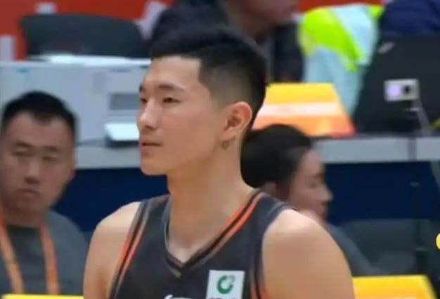 鲁媒：山东新大外援斯蒂尔在太原和球队会合克里斯随队康复治疗