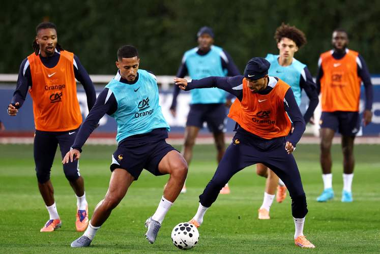 十人法国20领先巴西！埃基蒂克破门，奥利塞助攻