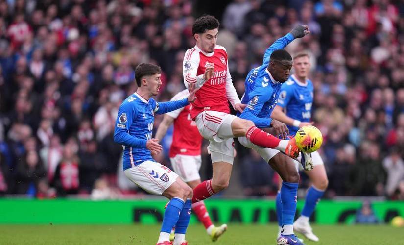 瑞典门将扑救后直接大脚助攻，约克雷斯梅开二度！瑞典已两球领先