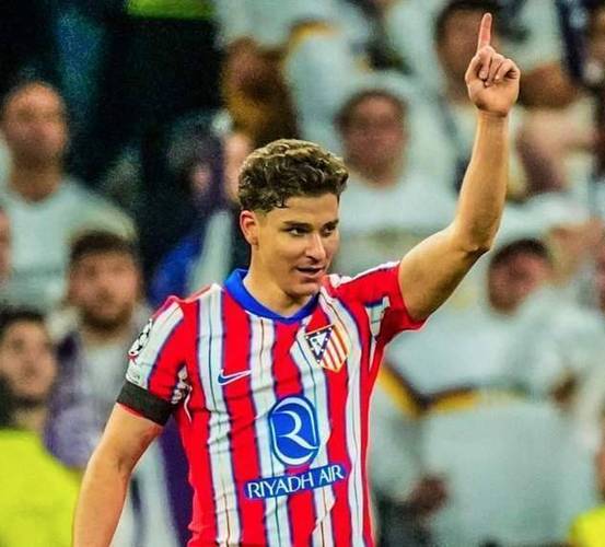 RAC1：巴萨将向莱万提供一份低薪合同，头号目标是阿尔瓦雷斯