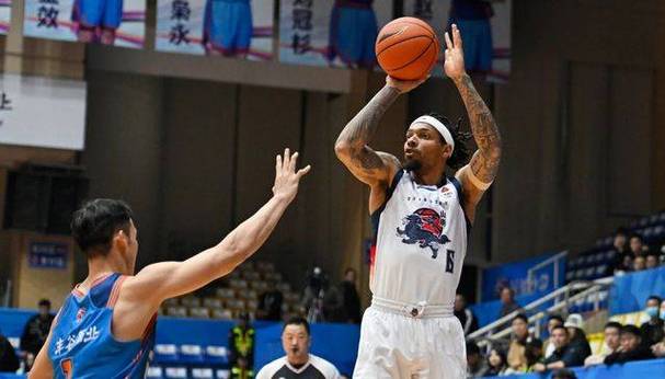 鲁媒：斯蒂尔高效约翰逊节奏好&能突破撕开防线琼斯大概率离队