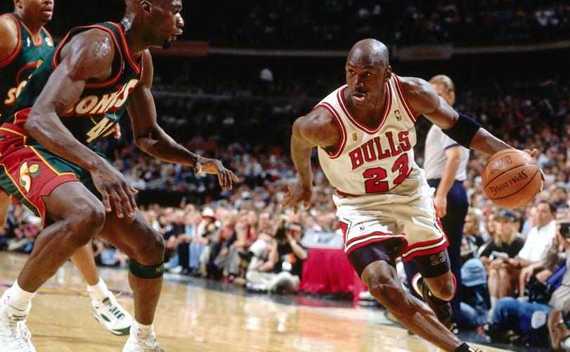 约翰斯塔克斯：乔丹能帮助队友成长詹姆斯只是将天赋聚在一起