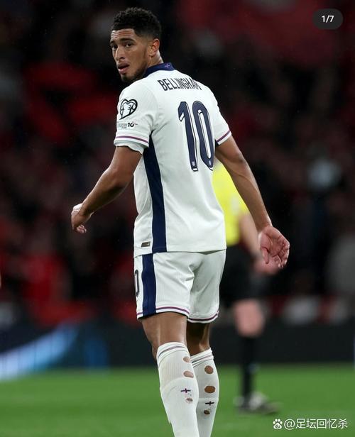 记者：英格兰必须确立贝林厄姆核心地位，否则是最大自毁长城行为