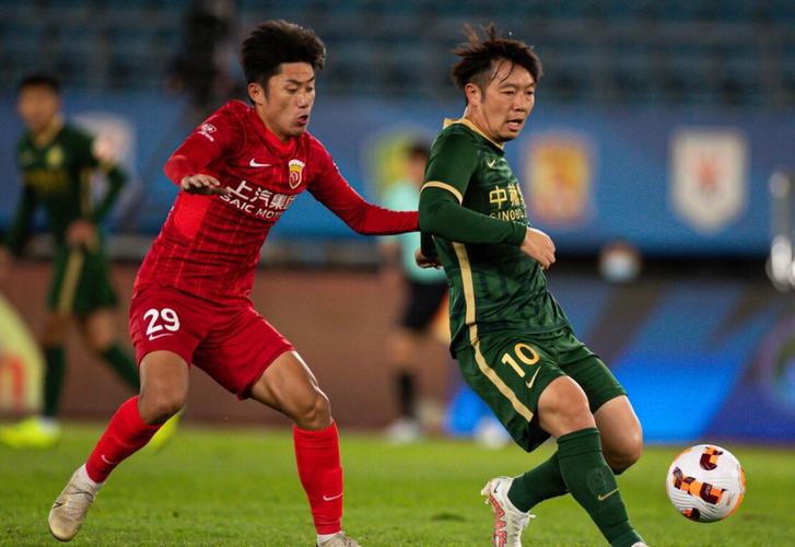 小伙子上来很敢打！冯傲半场13分钟7中4拿到11分3前场板1断1帽