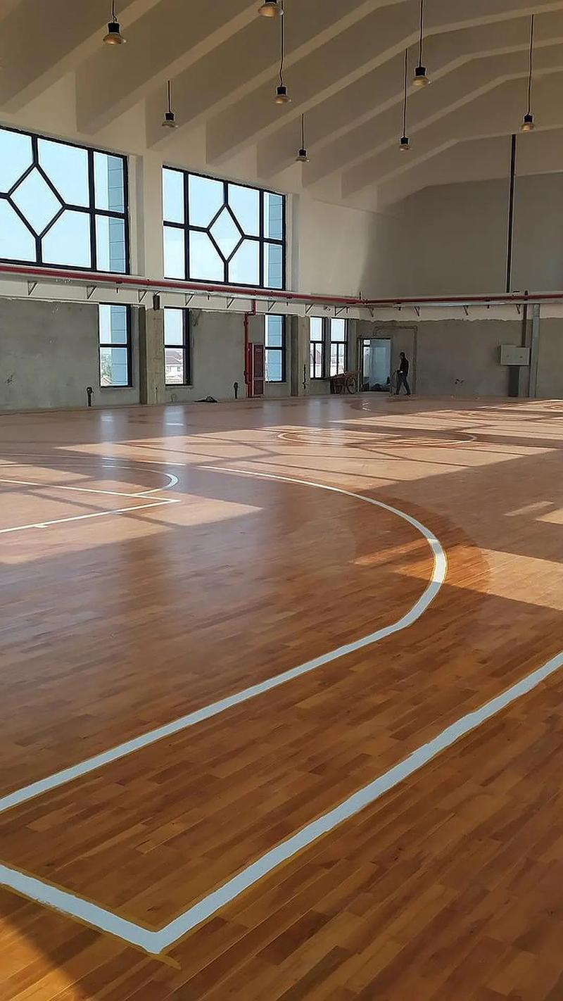 篮球场木地板怎么保养？篮球场木地板用什么材料最好？