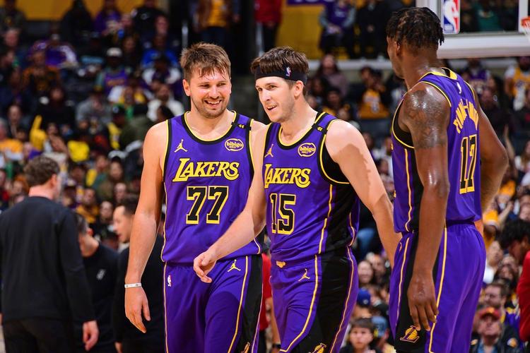 灰熊首发阵容明天？灰熊2021阵容？