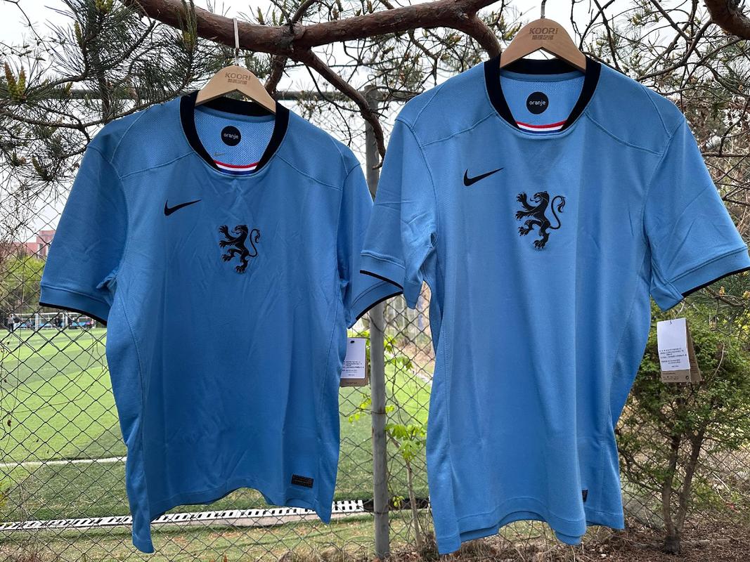 足球网上在哪买，足球网上在哪买球衣？