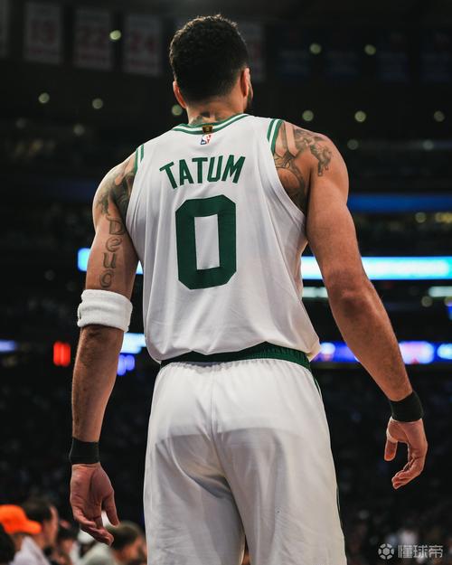 中国国家队vs凯尔特人队，凯尔特人队中国赛定妆照